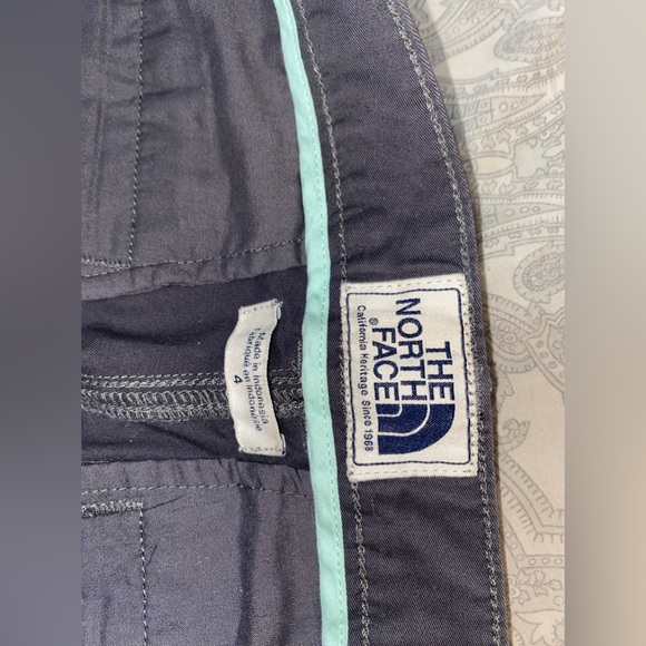 The North Face size 4 grey straight-leg cargo pants - Picture 3 of 8